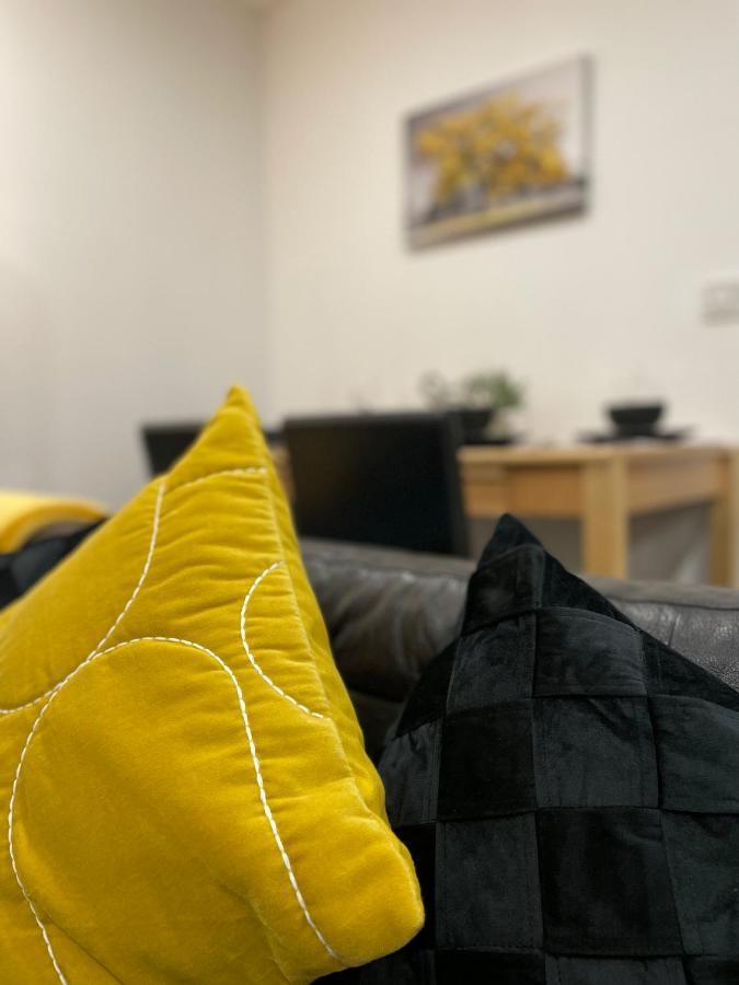 Luxurious 2 Bed Apartment In Heart Of Burnley With Private Parking 外观 照片