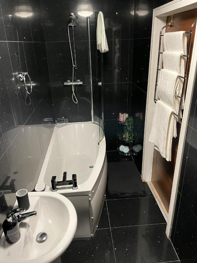Luxurious 2 Bed Apartment In Heart Of Burnley With Private Parking 外观 照片