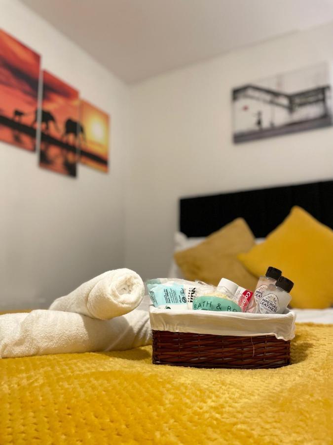 Luxurious 2 Bed Apartment In Heart Of Burnley With Private Parking 外观 照片